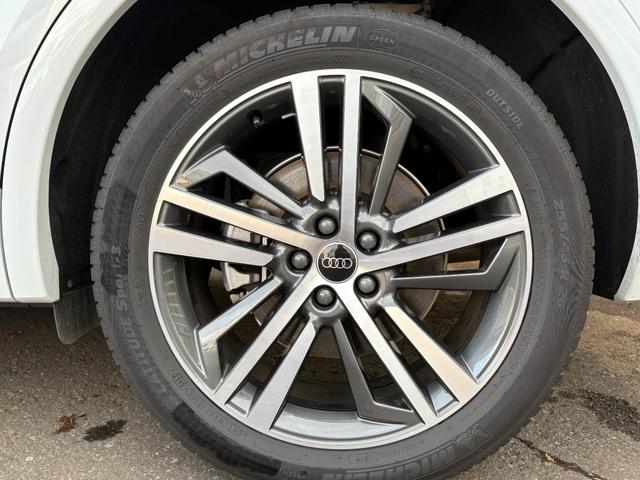 Ｑ５ ４０ＴＤＩクワトロ　Ｓライン　☆元弊社試乗車　／　特別仕様車☆　Ｓｌｉｎｅ　ｄｙｎａｍｉｃ　ｅｄｉｔｉｏｎパッケージ　Ｓｌｉｎｅプラスパッケージ　コンフォートパッケージ　ブラックスタイリングパッケージ　ファインナッパレザー（59枚目）