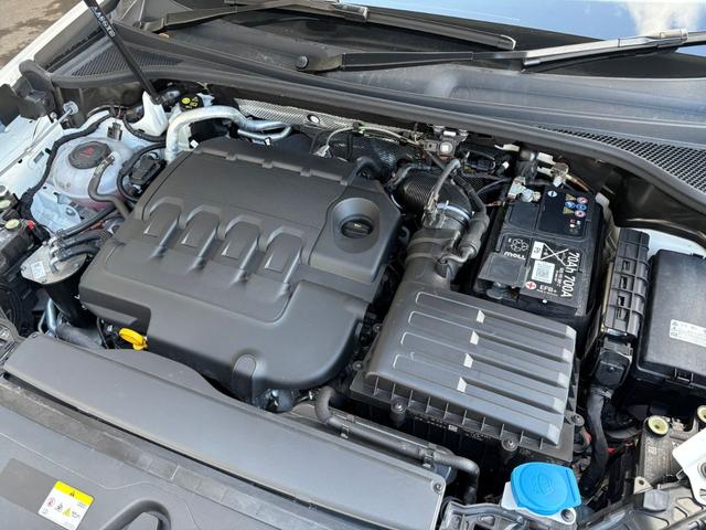 Ｑ３ ３５ＴＤＩクワトロアドバンスド　コンビニエンス＆アシスタンスパッケージ　ＴＶチューナー　ラグジュアリーパッケージ　テクノロジーパッケージ　ステアリングホイール３スポークレザー（5枚目）