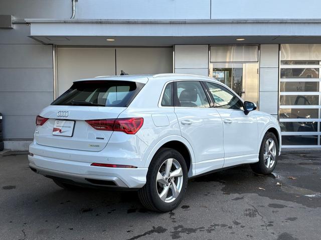 Ｑ３ ３５ＴＤＩクワトロアドバンスド　コンビニエンス＆アシスタンスパッケージ　ＴＶチューナー　ラグジュアリーパッケージ　テクノロジーパッケージ　ステアリングホイール３スポークレザー（7枚目）