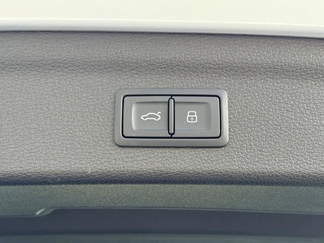 Ｑ３ ３５ＴＤＩクワトロアドバンスド　コンビニエンス＆アシスタンスパッケージ　ＴＶチューナー　ラグジュアリーパッケージ　テクノロジーパッケージ　ステアリングホイール３スポークレザー（10枚目）