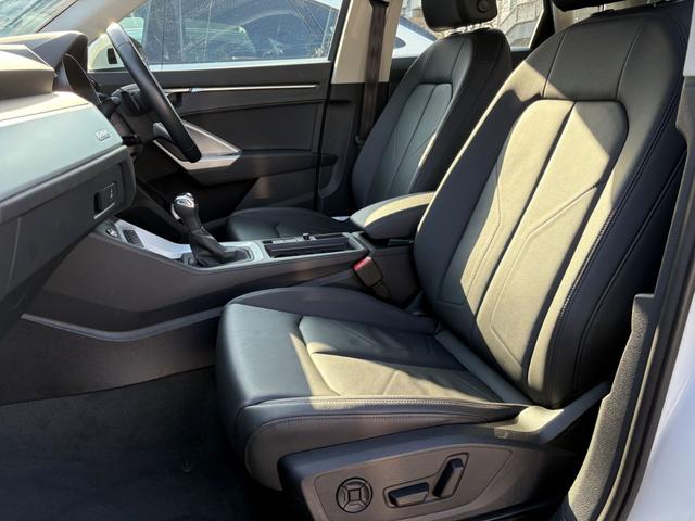 Ｑ３ ３５ＴＤＩクワトロアドバンスド　コンビニエンス＆アシスタンスパッケージ　ＴＶチューナー　ラグジュアリーパッケージ　テクノロジーパッケージ　ステアリングホイール３スポークレザー（11枚目）