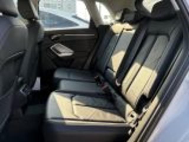 Ｑ３ ３５ＴＤＩクワトロアドバンスド　コンビニエンス＆アシスタンスパッケージ　ＴＶチューナー　ラグジュアリーパッケージ　テクノロジーパッケージ　ステアリングホイール３スポークレザー（12枚目）