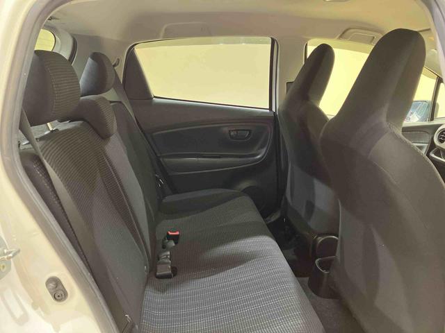 ヴィッツ F(4枚目)