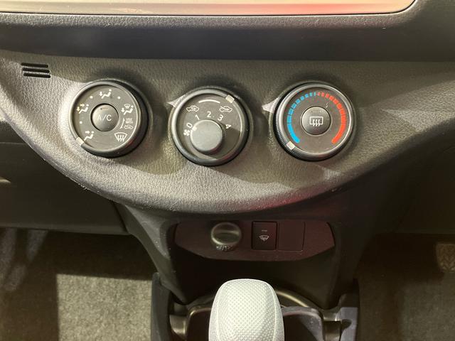 ヴィッツ F(10枚目)