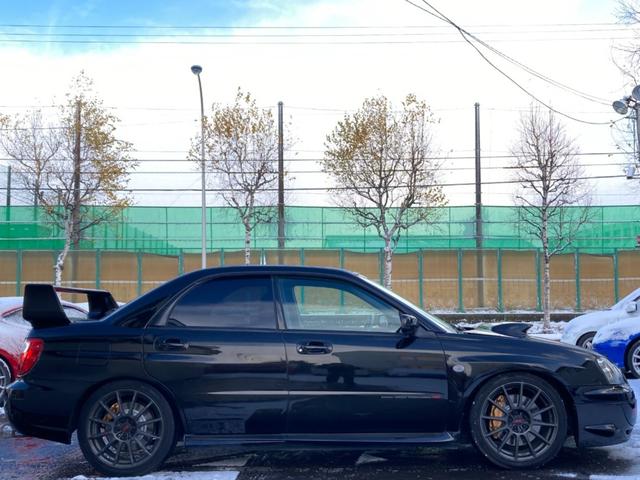 インプレッサ ＷＲＸ　ＳＴｉ　アプライドＣ　ＤＣＣＤ　ブリッツ車高調　ＨＫＳマフラー　ＳＴＩ１８インチＡＷ　ＤＥＦＩ３連メーター　ＳＴＩブースト計　ＭＯＭＯステアリング　ストラーダナビ　Ｔベル交換済　取説　道外仕入車（7枚目）