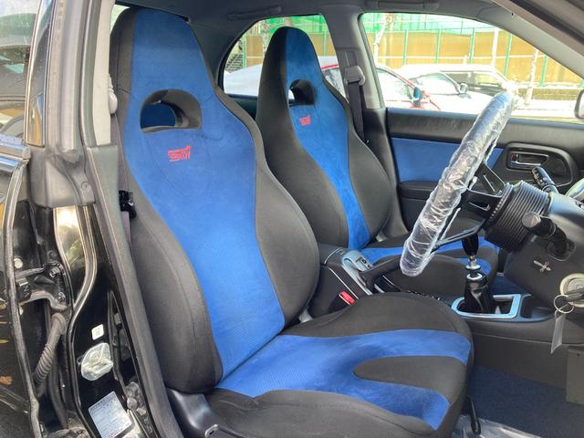 インプレッサ ＷＲＸ　ＳＴｉ　アプライドＣ　ＤＣＣＤ　ブリッツ車高調　ＨＫＳマフラー　ＳＴＩ１８インチＡＷ　ＤＥＦＩ３連メーター　ＳＴＩブースト計　ＭＯＭＯステアリング　ストラーダナビ　Ｔベル交換済　取説　道外仕入車（8枚目）