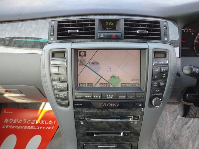 ロイヤルエクストラｉ－Ｆｏｕｒ　Ｑパッケージ　４ＷＤ　ＥＴＣ　オートクルーズコントロール　バックカメラ　ナビ　アルミホイール　ＨＩＤ　ＡＴ　スマートキー　盗難防止システム　パワーシート　ＣＤ　ＭＤ　衝突安全ボディ　ＡＢＳ　ＥＳＣ　エアコン(3枚目)