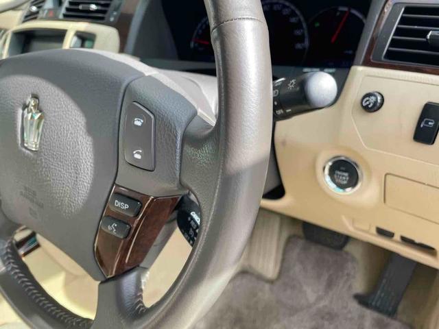クラウン Rサルーンi-Four60thスペシャルED 4WD ETC オートクルーズコントロール バックカメラ ナビ アルミホイール HID AT スマートキー 電動格納ミラー 盗難防止システム パワーシート CD MD 衝突安全ボディ ABS ESC(9枚目)