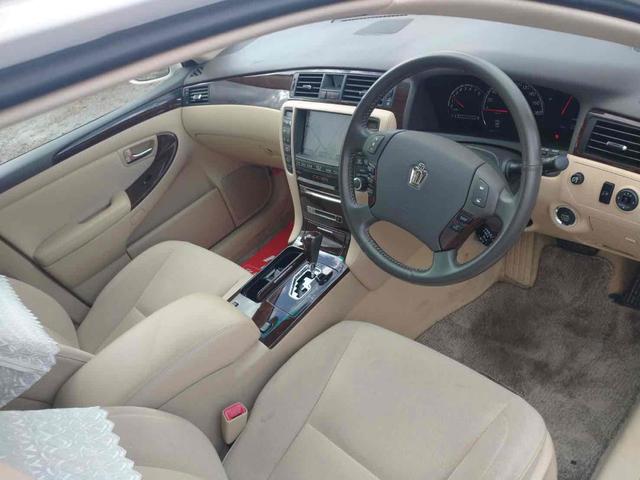 クラウン Rサルーンi-Four60thスペシャルED 4WD ETC オートクルーズコントロール バックカメラ ナビ アルミホイール HID AT スマートキー 電動格納ミラー 盗難防止システム パワーシート CD MD 衝突安全ボディ ABS ESC(10枚目)