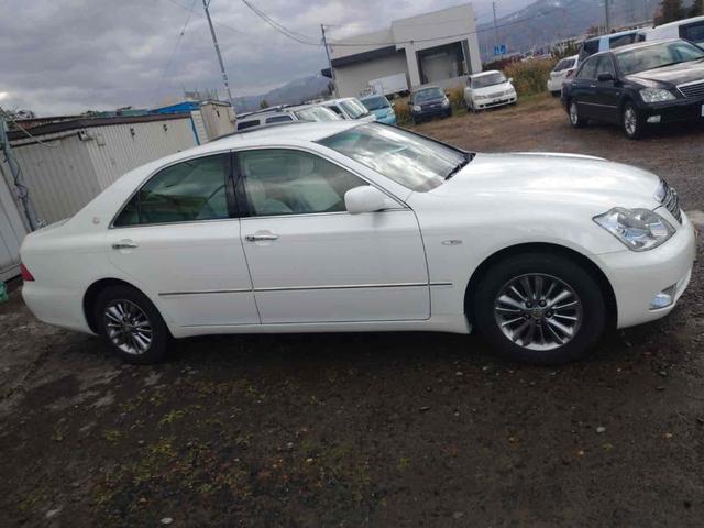 クラウン Rサルーンi-Four60thスペシャルED 4WD ETC オートクルーズコントロール バックカメラ ナビ アルミホイール HID AT スマートキー 電動格納ミラー 盗難防止システム パワーシート CD MD 衝突安全ボディ ABS ESC(15枚目)