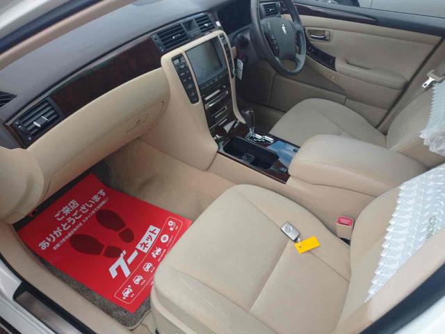 クラウン Rサルーンi-Four60thスペシャルED 4WD ETC オートクルーズコントロール バックカメラ ナビ アルミホイール HID AT スマートキー 電動格納ミラー 盗難防止システム パワーシート CD MD 衝突安全ボディ ABS ESC(21枚目)