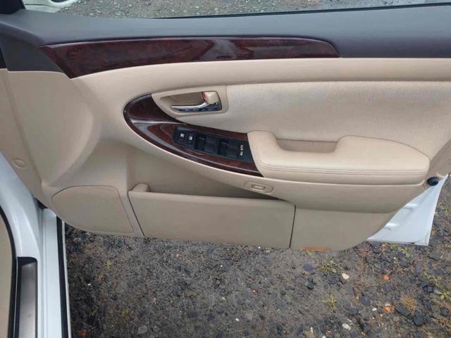 クラウン Rサルーンi-Four60thスペシャルED 4WD ETC オートクルーズコントロール バックカメラ ナビ アルミホイール HID AT スマートキー 電動格納ミラー 盗難防止システム パワーシート CD MD 衝突安全ボディ ABS ESC(23枚目)