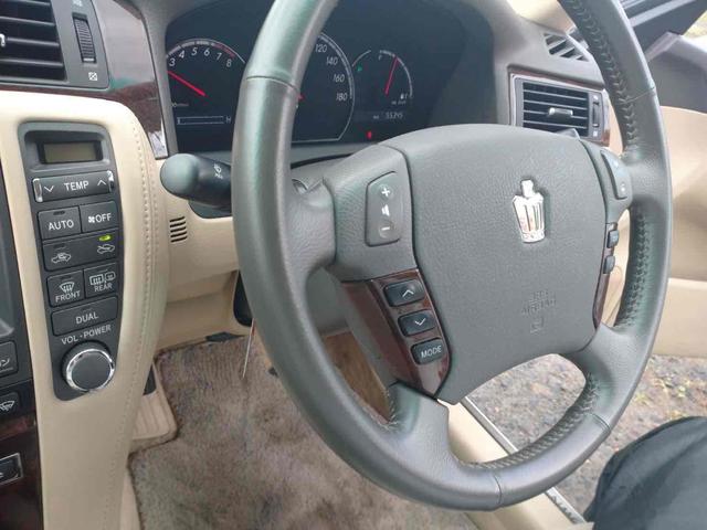 クラウン Rサルーンi-Four60thスペシャルED 4WD ETC オートクルーズコントロール バックカメラ ナビ アルミホイール HID AT スマートキー 電動格納ミラー 盗難防止システム パワーシート CD MD 衝突安全ボディ ABS ESC(25枚目)