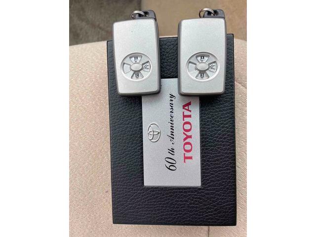 クラウン Rサルーンi-Four60thスペシャルED 4WD ETC オートクルーズコントロール バックカメラ ナビ アルミホイール HID AT スマートキー 電動格納ミラー 盗難防止システム パワーシート CD MD 衝突安全ボディ ABS ESC(27枚目)