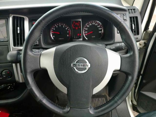 セレナ ハイウェイスター　Ｖセレクション　４ＷＤ　ＥＴＣ　ナビ　ＴＶ　両側電動スライドドア　オートライト　ＨＩＤ　スマートキー　電動格納ミラー　後席モニター　３列シート　ウォークスルー　ＣＶＴ　アルミホイール　盗難防止システム　衝突安全ボディ（3枚目）