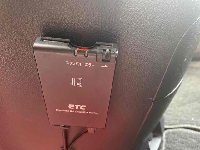 セレナ ハイウェイスター　Ｖセレクション　４ＷＤ　ＥＴＣ　ナビ　ＴＶ　両側電動スライドドア　オートライト　ＨＩＤ　スマートキー　電動格納ミラー　後席モニター　３列シート　ウォークスルー　ＣＶＴ　アルミホイール　盗難防止システム　衝突安全ボディ（5枚目）