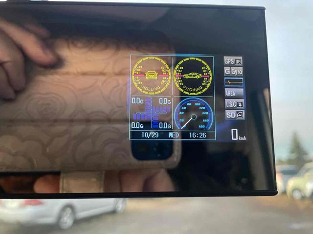 セレナ ハイウェイスター　Ｖセレクション　４ＷＤ　ＥＴＣ　ナビ　ＴＶ　両側電動スライドドア　オートライト　ＨＩＤ　スマートキー　電動格納ミラー　後席モニター　３列シート　ウォークスルー　ＣＶＴ　アルミホイール　盗難防止システム　衝突安全ボディ（7枚目）