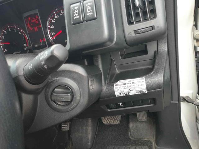 セレナ ハイウェイスター　Ｖセレクション　４ＷＤ　ＥＴＣ　ナビ　ＴＶ　両側電動スライドドア　オートライト　ＨＩＤ　スマートキー　電動格納ミラー　後席モニター　３列シート　ウォークスルー　ＣＶＴ　アルミホイール　盗難防止システム　衝突安全ボディ（8枚目）