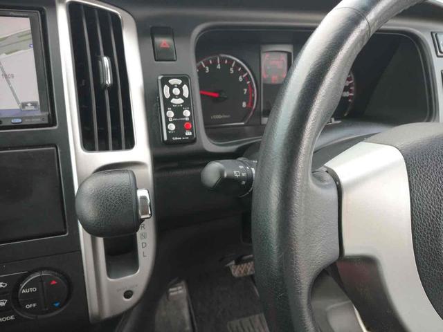 セレナ ハイウェイスター　Ｖセレクション　４ＷＤ　ＥＴＣ　ナビ　ＴＶ　両側電動スライドドア　オートライト　ＨＩＤ　スマートキー　電動格納ミラー　後席モニター　３列シート　ウォークスルー　ＣＶＴ　アルミホイール　盗難防止システム　衝突安全ボディ（9枚目）