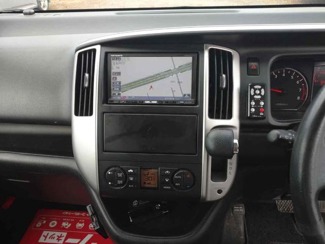 セレナ ハイウェイスター　Ｖセレクション　４ＷＤ　ＥＴＣ　ナビ　ＴＶ　両側電動スライドドア　オートライト　ＨＩＤ　スマートキー　電動格納ミラー　後席モニター　３列シート　ウォークスルー　ＣＶＴ　アルミホイール　盗難防止システム　衝突安全ボディ（10枚目）