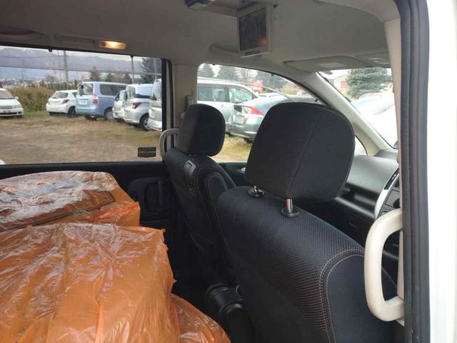 セレナ ハイウェイスター　Ｖセレクション　４ＷＤ　ＥＴＣ　ナビ　ＴＶ　両側電動スライドドア　オートライト　ＨＩＤ　スマートキー　電動格納ミラー　後席モニター　３列シート　ウォークスルー　ＣＶＴ　アルミホイール　盗難防止システム　衝突安全ボディ（23枚目）