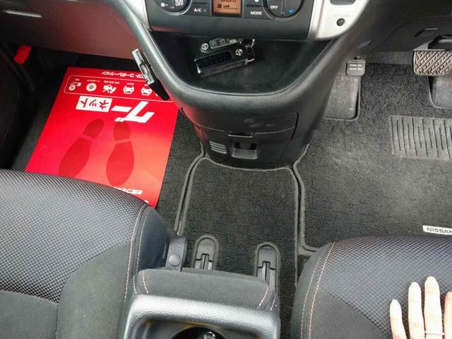 セレナ ハイウェイスター　Ｖセレクション　４ＷＤ　ＥＴＣ　ナビ　ＴＶ　両側電動スライドドア　オートライト　ＨＩＤ　スマートキー　電動格納ミラー　後席モニター　３列シート　ウォークスルー　ＣＶＴ　アルミホイール　盗難防止システム　衝突安全ボディ（26枚目）