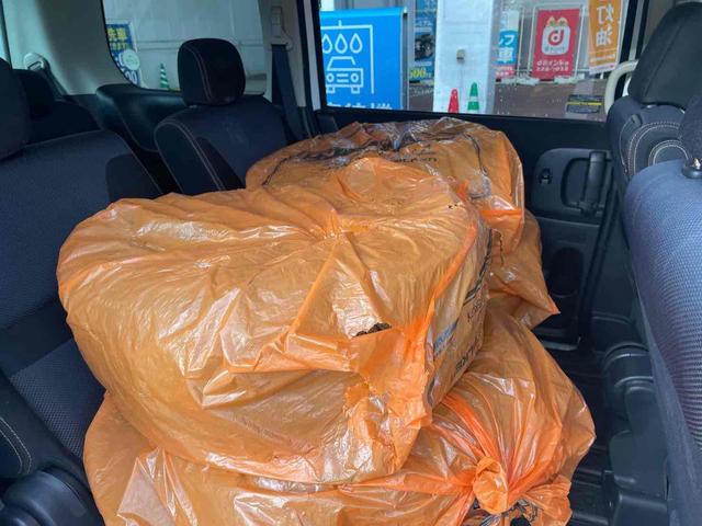 セレナ ハイウェイスター　Ｖセレクション　４ＷＤ　ＥＴＣ　ナビ　ＴＶ　両側電動スライドドア　オートライト　ＨＩＤ　スマートキー　電動格納ミラー　後席モニター　３列シート　ウォークスルー　ＣＶＴ　アルミホイール　盗難防止システム　衝突安全ボディ（35枚目）