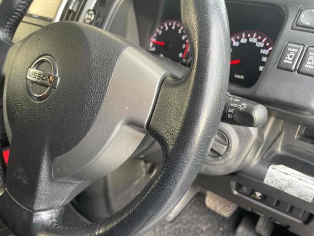 セレナ ハイウェイスター　Ｖセレクション　４ＷＤ　ＥＴＣ　ナビ　ＴＶ　両側電動スライドドア　オートライト　ＨＩＤ　スマートキー　電動格納ミラー　後席モニター　３列シート　ウォークスルー　ＣＶＴ　アルミホイール　盗難防止システム　衝突安全ボディ（39枚目）