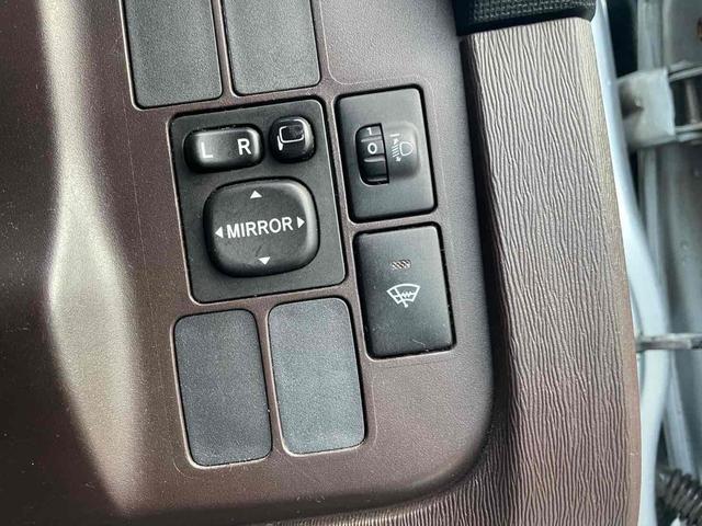 パッソ Ｘ　クツロギ　４ＷＤ　ドライブレコーダー　ＥＴＣ　スマートキー　電動格納ミラー　ＣＶＴ　盗難防止システム　衝突安全ボディ　記録簿　ベンチシート　ＡＢＳ　ＣＤ　ＭＤ　エアコン　パワーステアリング　パワーウィンドウ（10枚目）