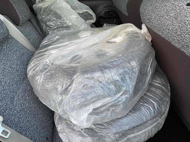 パッソ Ｘ　クツロギ　４ＷＤ　ドライブレコーダー　ＥＴＣ　スマートキー　電動格納ミラー　ＣＶＴ　盗難防止システム　衝突安全ボディ　記録簿　ベンチシート　ＡＢＳ　ＣＤ　ＭＤ　エアコン　パワーステアリング　パワーウィンドウ（28枚目）