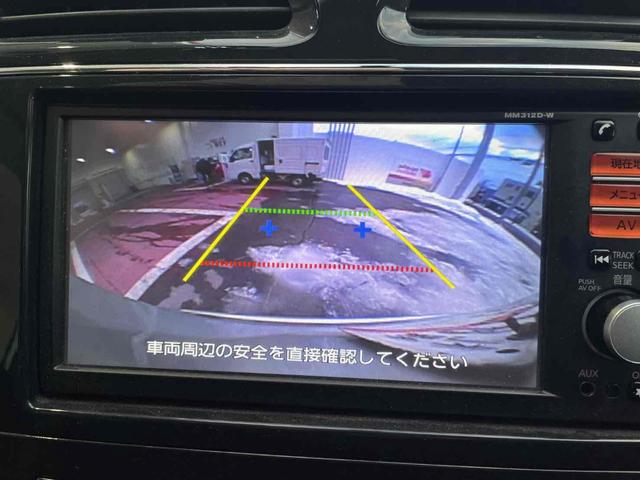 セレナ ２０Ｘ　４ＷＤ　夏冬タイヤＡＷ付き　ドライブレコーダー　ＥＴＣ　バックカメラ　ナビ　ＴＶ　オートクルーズコントロール　両側電動スライドドア　スマートキー　アイドリングストップ　　３列シート　フルフラット（4枚目）