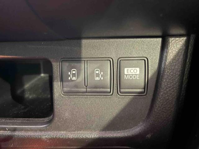 セレナ ２０Ｘ　４ＷＤ　夏冬タイヤＡＷ付き　ドライブレコーダー　ＥＴＣ　バックカメラ　ナビ　ＴＶ　オートクルーズコントロール　両側電動スライドドア　スマートキー　アイドリングストップ　　３列シート　フルフラット（8枚目）