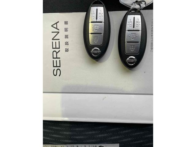 セレナ ２０Ｘ　４ＷＤ　夏冬タイヤＡＷ付き　ドライブレコーダー　ＥＴＣ　バックカメラ　ナビ　ＴＶ　オートクルーズコントロール　両側電動スライドドア　スマートキー　アイドリングストップ　　３列シート　フルフラット（9枚目）