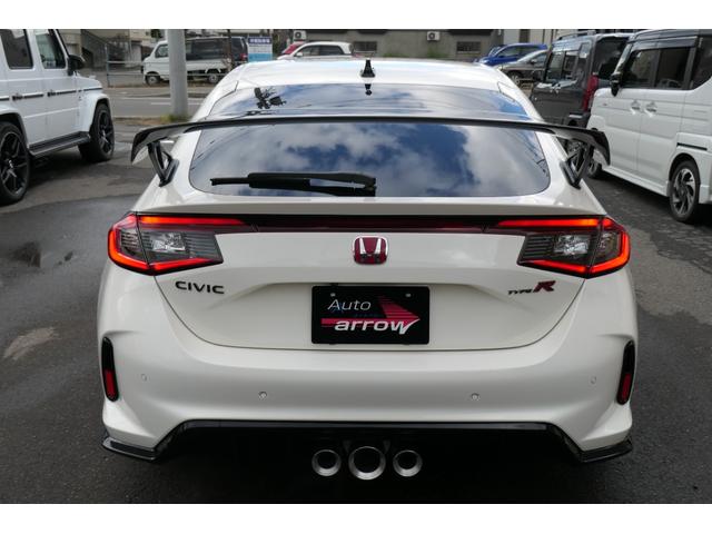 シビック タイプR レーシングブラックパッケージ ワンオーナー ホンダセンシング 6MT 19インチブラックAW リアスポイラー ブレンボキャリパー ホンダコネクト9インチナビTV Bluetooth バックカメラ ワイヤレス充電器 ETC2.0(5枚目)