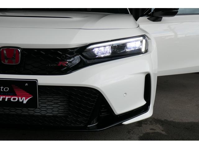 シビック タイプR レーシングブラックパッケージ ワンオーナー ホンダセンシング 6MT 19インチブラックAW リアスポイラー ブレンボキャリパー ホンダコネクト9インチナビTV Bluetooth バックカメラ ワイヤレス充電器 ETC2.0(8枚目)