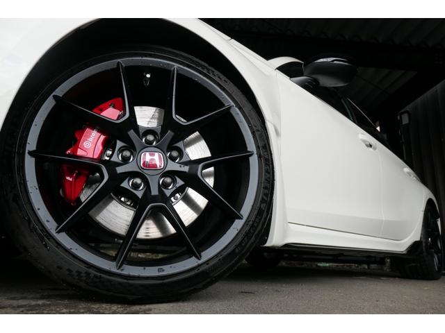 シビック タイプR レーシングブラックパッケージ ワンオーナー ホンダセンシング 6MT 19インチブラックAW リアスポイラー ブレンボキャリパー ホンダコネクト9インチナビTV Bluetooth バックカメラ ワイヤレス充電器 ETC2.0(9枚目)