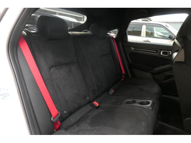 シビック タイプR レーシングブラックパッケージ ワンオーナー ホンダセンシング 6MT 19インチブラックAW リアスポイラー ブレンボキャリパー ホンダコネクト9インチナビTV Bluetooth バックカメラ ワイヤレス充電器 ETC2.0(34枚目)