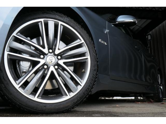 純正１９インチアルミホイール装着