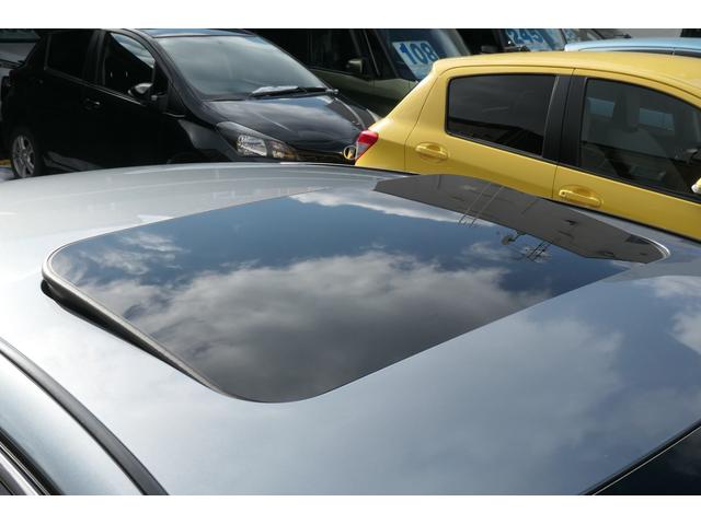 ３７スカイラインでは珍しいサンルーフ装備！