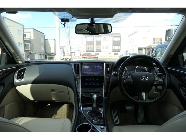 インテリア　当店ではできるだけキレイな状態でご案内できるよう、車内清掃はもちろんのことスチーム洗浄を全面に施しピカピカの状態で展示しております