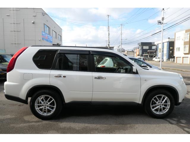 エクストレイル ２０Ｓ　夏冬タイヤ　社外エンジンスターター　純正ナビ　ＤＴＶ　Ｂｌｕｅｔｏｏｔｈ　バックカメラ　ＥＴＣ　ルーフレール　横滑り防止装置　切替４ＷＤ　スマートキー　ドアバイザー　電動格納ミラー　パワーウィンドウ（6枚目）