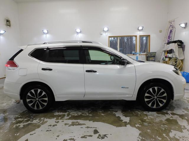 エクストレイル モード・プレミア　ハイブリッド　サンルーフアラウンドビューモニターバグガード踏み間違い防止機能メーカーＯＰナビパワーバックゲートハーフレザーシートシートヒーターパートタイム４ＷＤクルーズコントロールブラインドスポットモニター（5枚目）