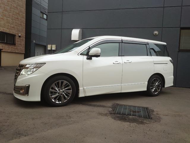 エルグランド 後期型ライダー４ＷＤ　ブラックライン　黒本革シート　後期型　ブラックライン　アラウンドビューモニター　エンジンスターター　黒本革シート　パワーシート　両側パワースライドドア　パワーバックドア　純正ナビＴＶ　オートクルーズ　クリアランスソナー（10枚目）