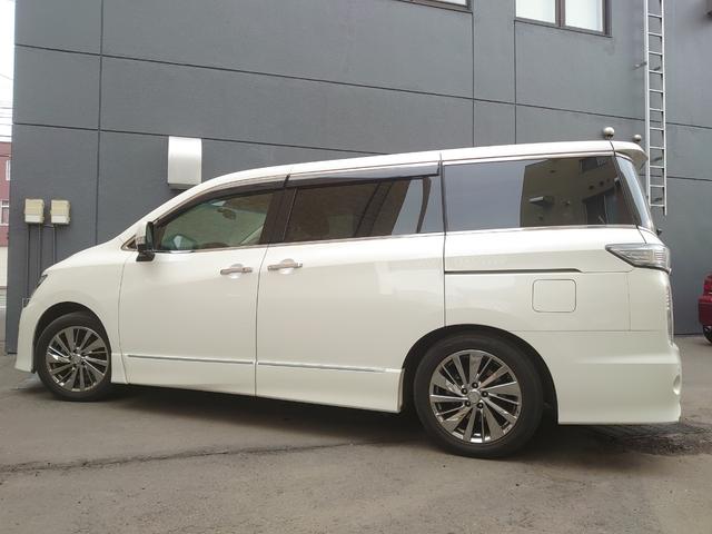 エルグランド 後期型ライダー４ＷＤ　ブラックライン　黒本革シート　後期型　ブラックライン　アラウンドビューモニター　エンジンスターター　黒本革シート　パワーシート　両側パワースライドドア　パワーバックドア　純正ナビＴＶ　オートクルーズ　クリアランスソナー（11枚目）