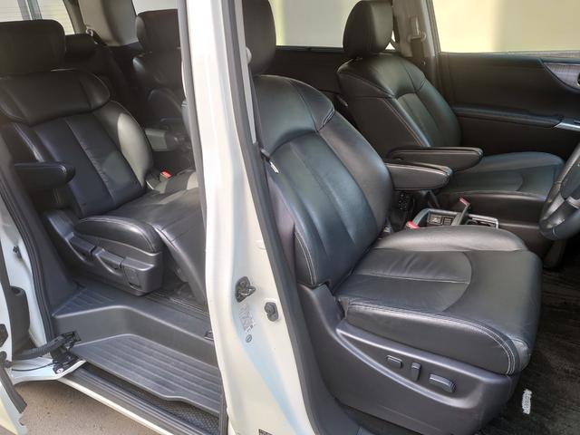 エルグランド 後期型ライダー４ＷＤ　ブラックライン　黒本革シート　後期型　ブラックライン　アラウンドビューモニター　エンジンスターター　黒本革シート　パワーシート　両側パワースライドドア　パワーバックドア　純正ナビＴＶ　オートクルーズ　クリアランスソナー（28枚目）