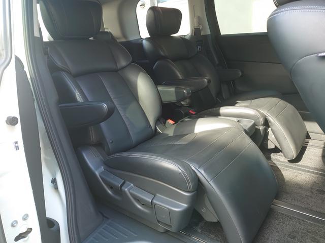 エルグランド 後期型ライダー４ＷＤ　ブラックライン　黒本革シート　後期型　ブラックライン　アラウンドビューモニター　エンジンスターター　黒本革シート　パワーシート　両側パワースライドドア　パワーバックドア　純正ナビＴＶ　オートクルーズ　クリアランスソナー（29枚目）