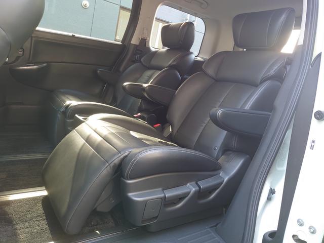 エルグランド 後期型ライダー４ＷＤ　ブラックライン　黒本革シート　後期型　ブラックライン　アラウンドビューモニター　エンジンスターター　黒本革シート　パワーシート　両側パワースライドドア　パワーバックドア　純正ナビＴＶ　オートクルーズ　クリアランスソナー（32枚目）