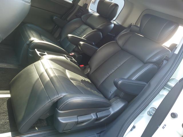 エルグランド 後期型ライダー４ＷＤ　ブラックライン　黒本革シート　後期型　ブラックライン　アラウンドビューモニター　エンジンスターター　黒本革シート　パワーシート　両側パワースライドドア　パワーバックドア　純正ナビＴＶ　オートクルーズ　クリアランスソナー（33枚目）