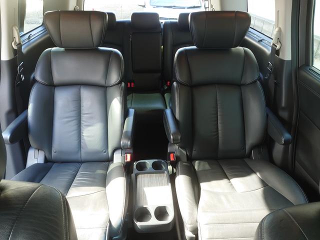 エルグランド 後期型ライダー４ＷＤ　ブラックライン　黒本革シート　後期型　ブラックライン　アラウンドビューモニター　エンジンスターター　黒本革シート　パワーシート　両側パワースライドドア　パワーバックドア　純正ナビＴＶ　オートクルーズ　クリアランスソナー（34枚目）