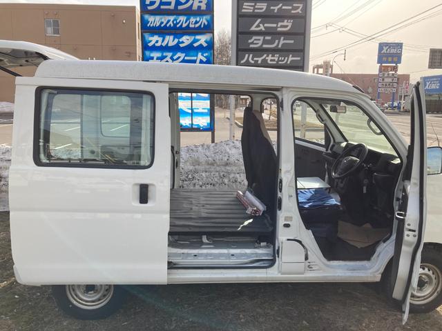 ハイゼットカーゴ 　２シーター４ＷＤ　オートマ　エアコン　パワステ　両側スライドドア　集中ドアロック　ハイルーフ　アイドリングストップ　車検整備　スタッドレスホイール　４速オートマ　寒冷地仕様　記録簿（15枚目）